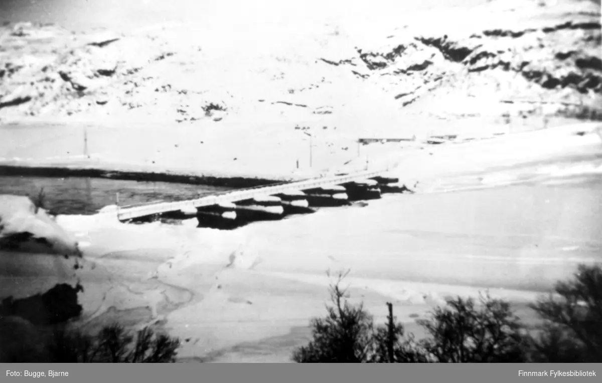 Russebrua ved Elvenes vinteren 1945.