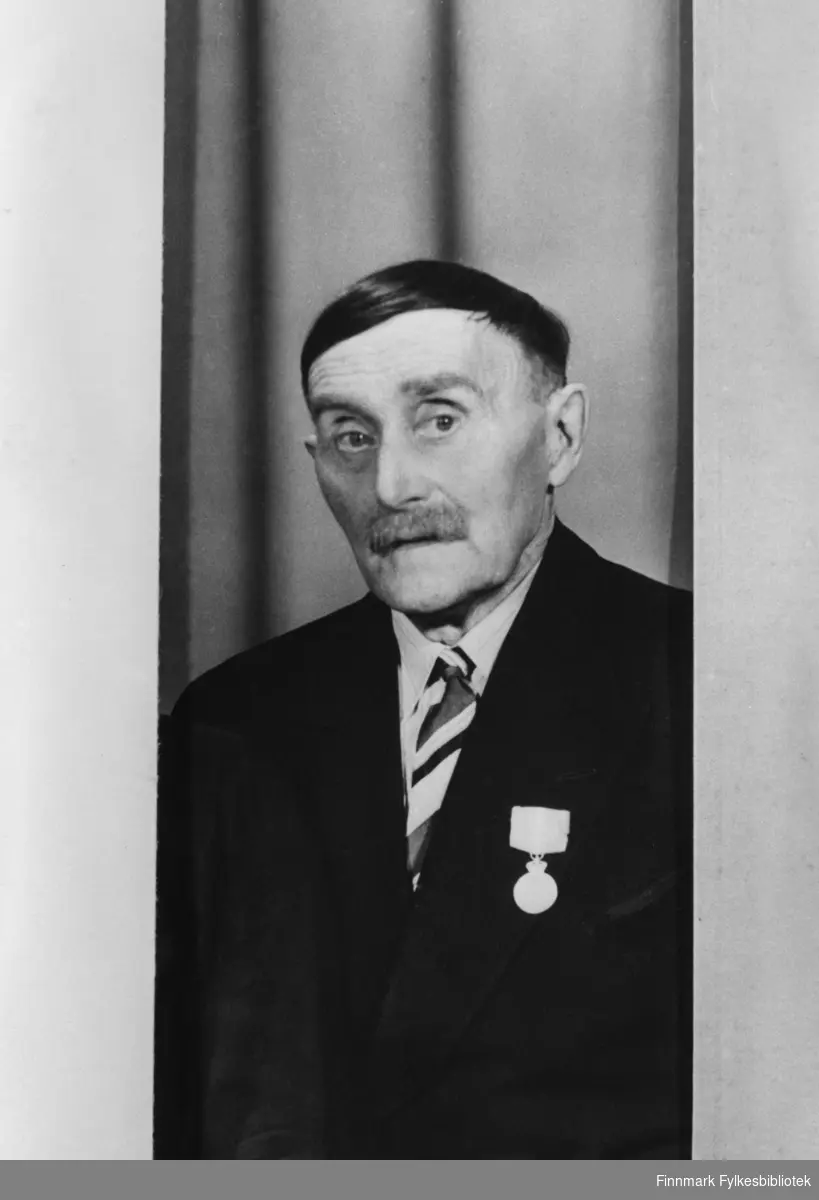 Nikolai Konrad Nordlie. Han fikk Kongens fortjenestemedalje i 1948.