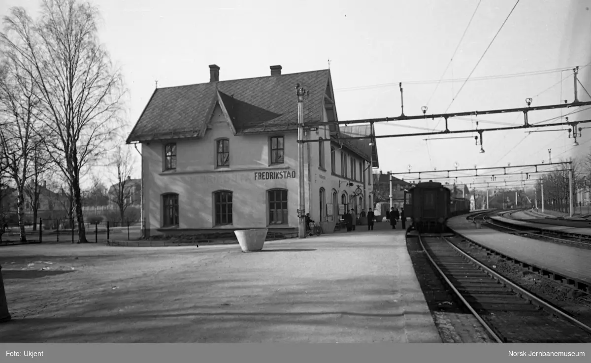 Fredrikstad stasjon, stasjonsbygningen
