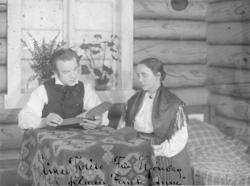 Fotosamling etter Hans Tveito. "Einar Tveito og Henny Skjønb