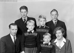 Peder P. Husum med familie