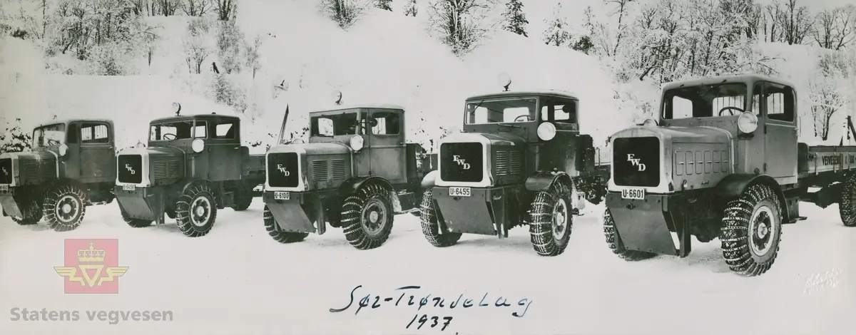 Fem FWD lastebiler Sør-Trøndelag i 1937. Tekst på bildet: "Sør-Trøndelagn 1937".
Kjennetegn U-6602, U-6456, U-6100, U-6455 og U-6601 på bilene.
