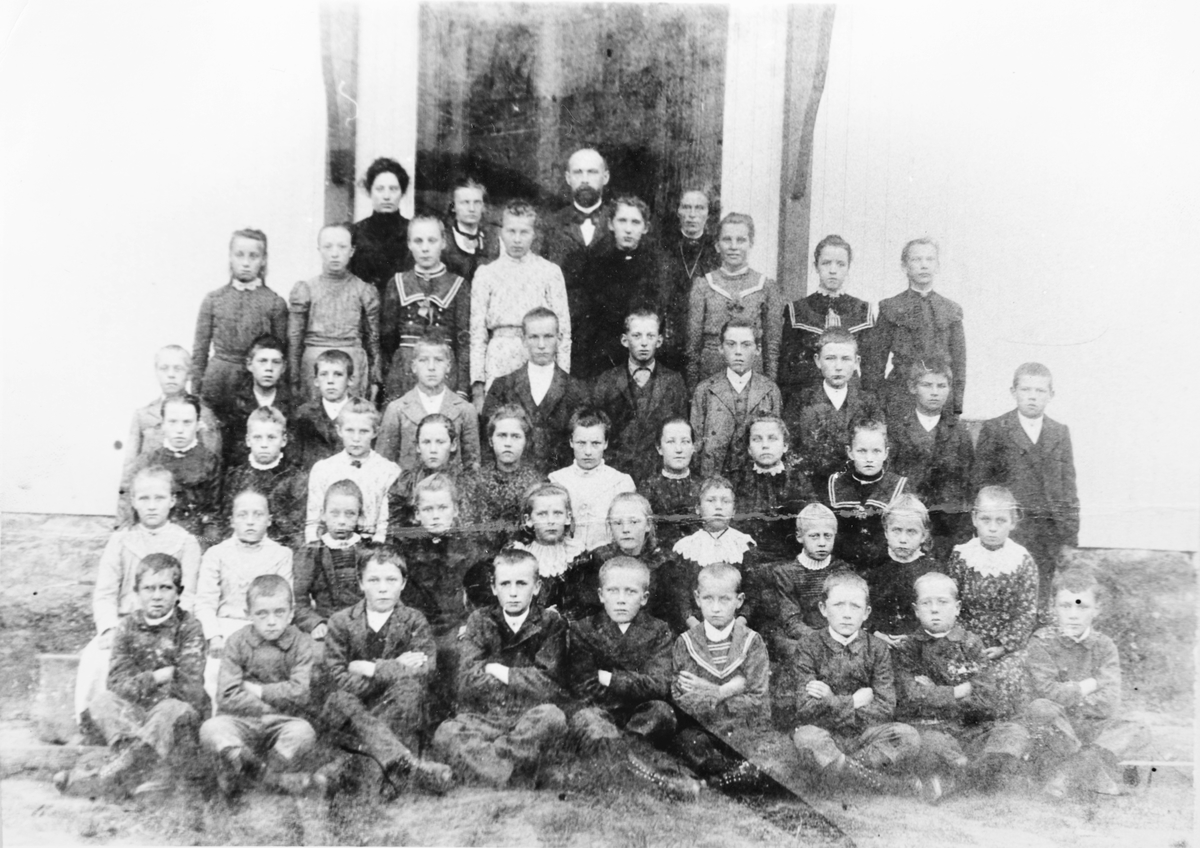 Gruppebilde, skolebildet fra Klava ved Fosser, ca. 1900.