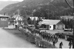 Opptog av heimevernsstyrkar 17. mai 1945. Gol sentrum ved Vi