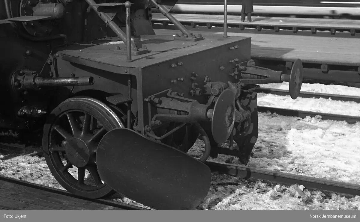 Damplokomotiv type 31b med skinneryddere på Oslo Ø