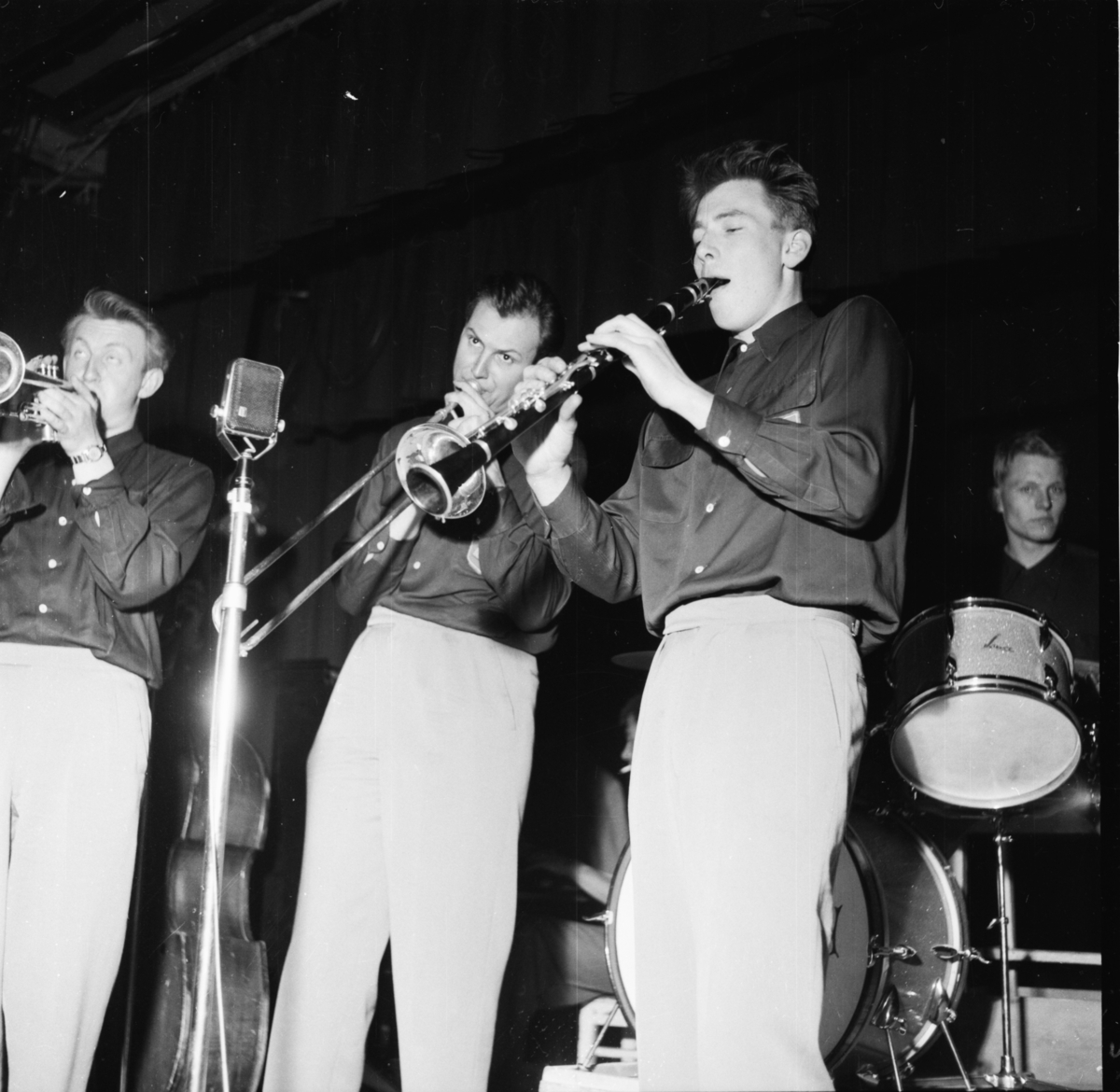 Vardens arkiv. "Byfor. arrangert i Brekkeparken"  26.05.1954