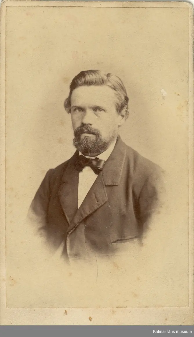 Porträtt av sjökapten Olaus Eriksson

Död 1887. Förde skonaren Aurora Australis.
