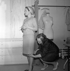 Nationaltheatret bak kulissene. .Serie med fotografier fra t