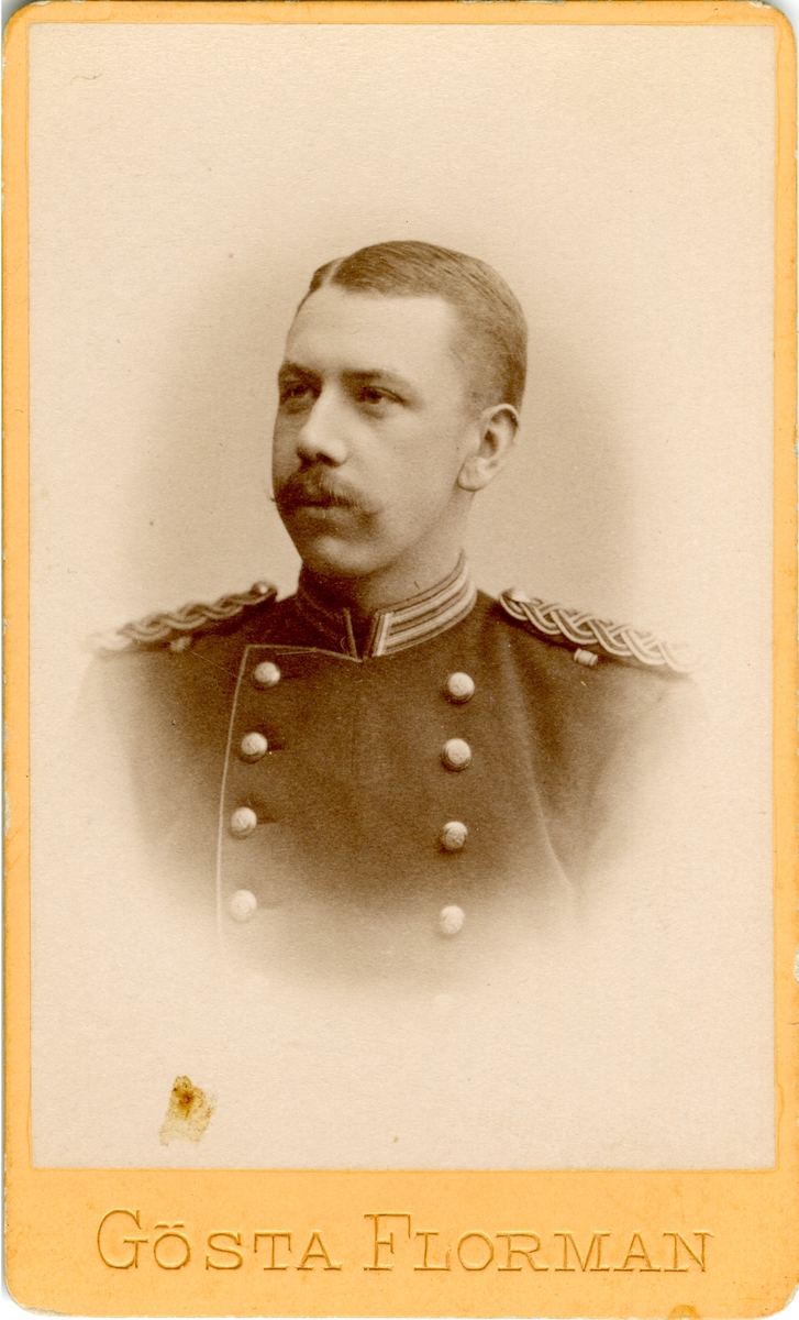 Porträtt av Hugo Ernfrid Hult, löjtnant vid Kalmar regemente I 21.