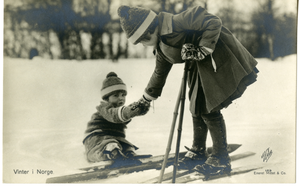 Postkort. To barn på ski.