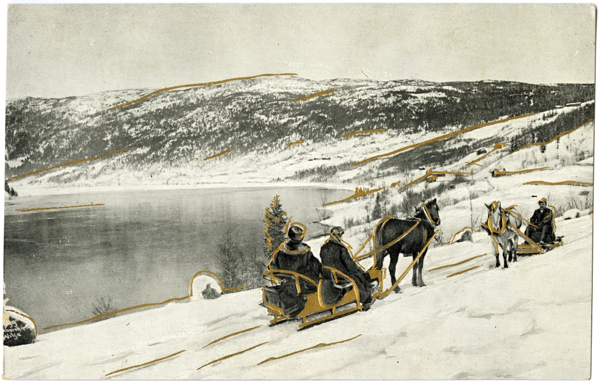 Postkort. Vinterlandskap med fjord og fjell. To hestesleder med på en vei.