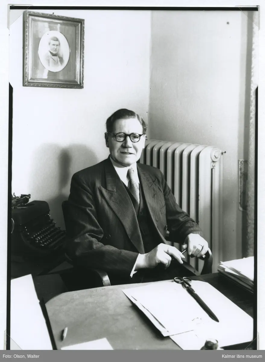 Hilding Wibling var mellan 1932-1934 chefredaktör för Örebro Dagblad, som kom ut mellan 1900-1956.