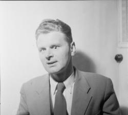Vardens arkiv. "Birger Uldal, kr. f., Porsgrunn"  11.05.1954