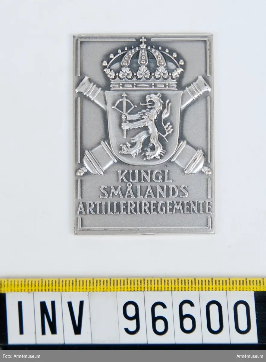 Plakett i silver för Smålands artilleriregemente.
Stans 41586.