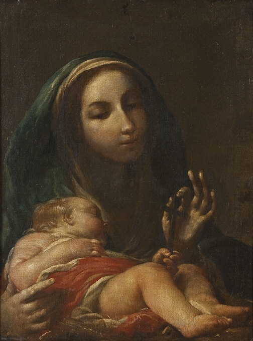 Madonnan håller med höger hand det sovande barnet och för med den vänstra ett svart kors i barnets hand. Maria är iklädd grön mantel över det vita huvuddoket, Jesusbarnet en röd klädesvåd över skjortan. Mörkt brun bakgrund