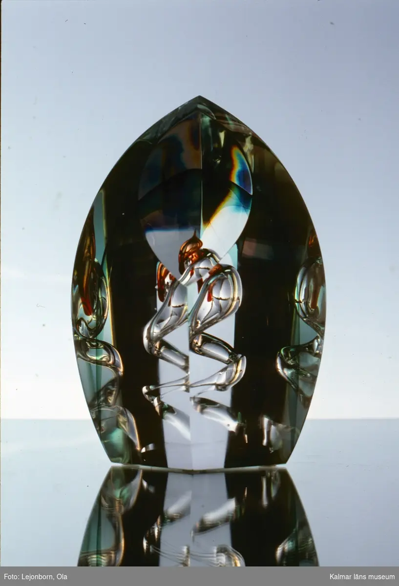 Glasskulptur från Orrefors Glasbruk.