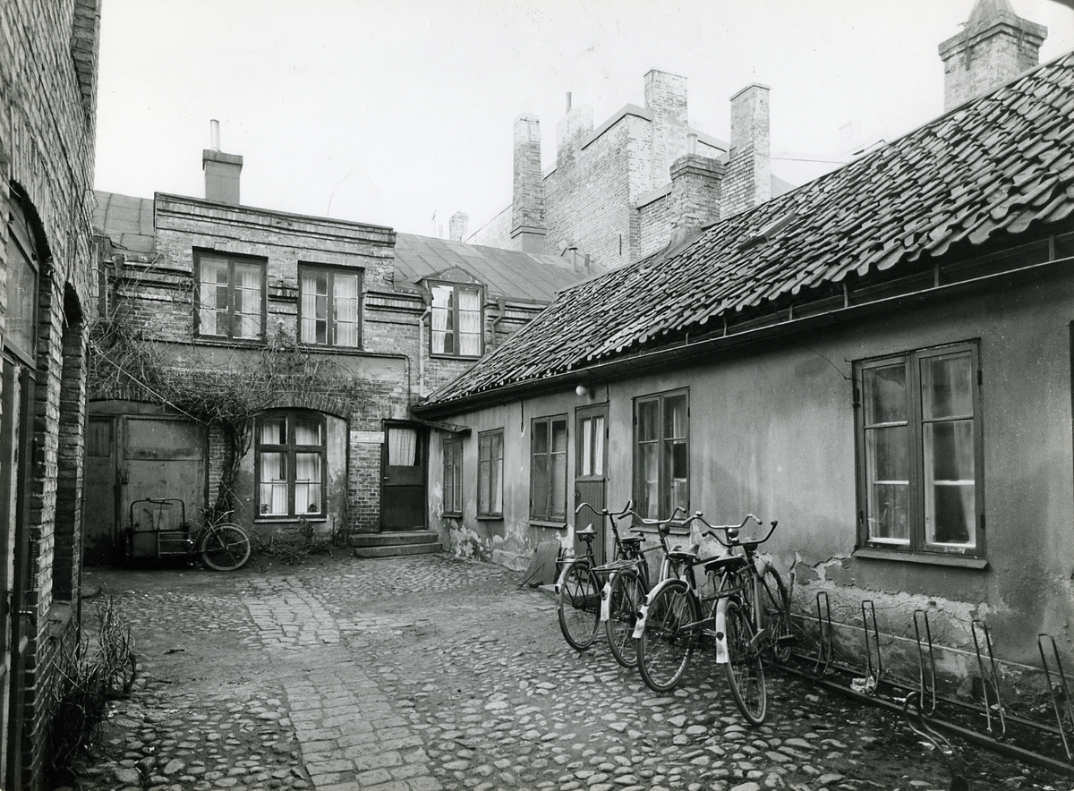 Gårdsplan i bostadshus på Klammerdammsgatan i Halmstad