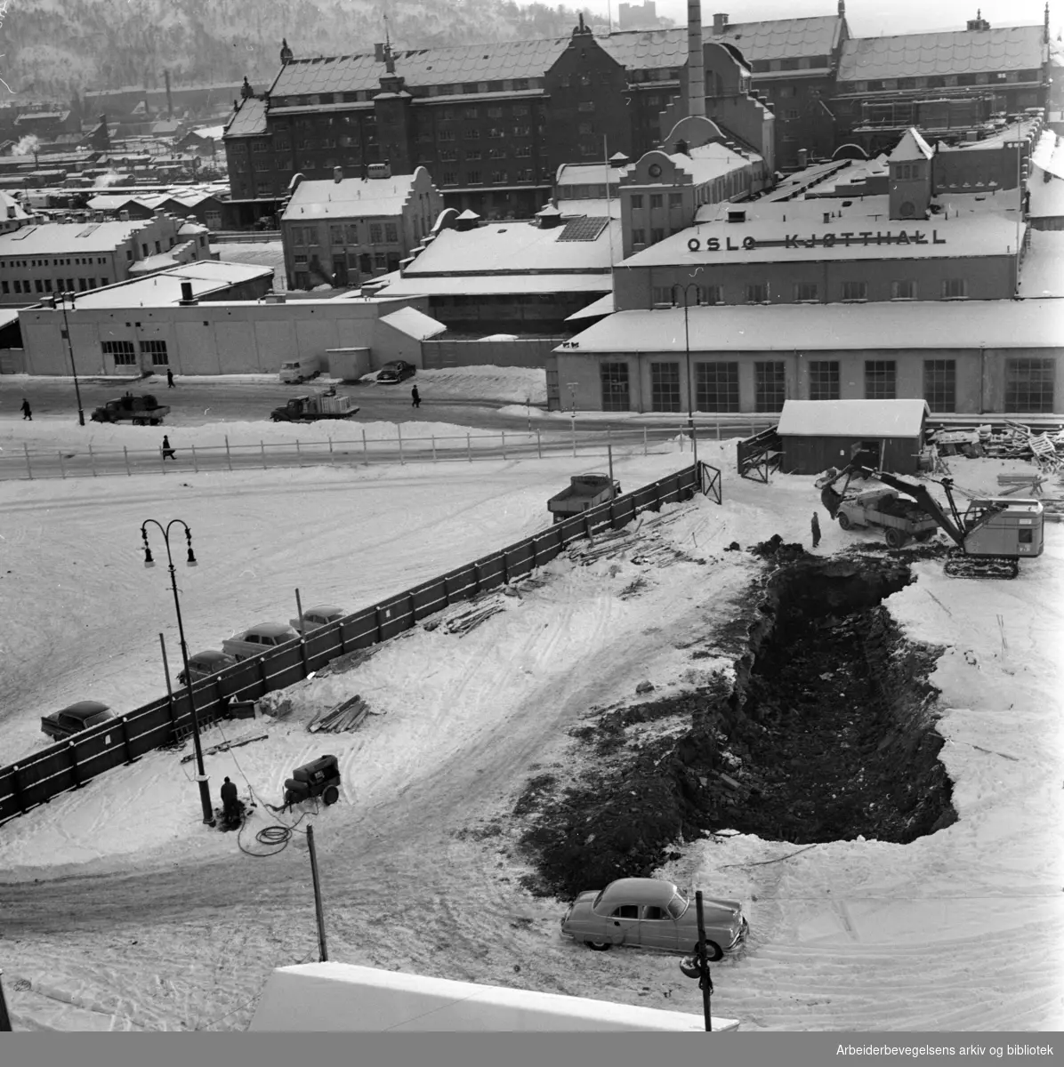 Anleggsplass for T-banen ved Grønlands Torg, januar 1959.