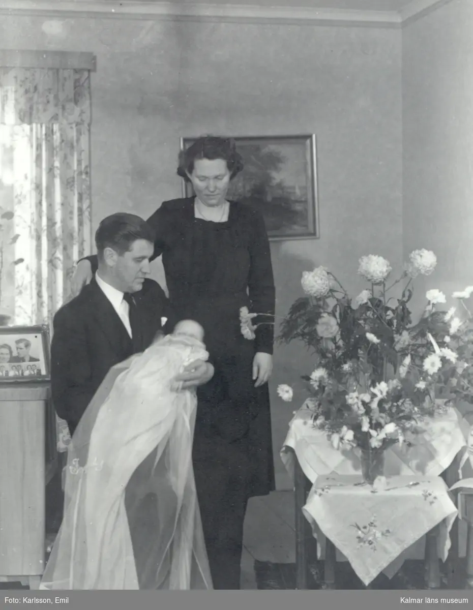Makarna Linnéa och Seth Nylander med dottern Ingrid Maria. Flickan sedermera gift Olsson.
