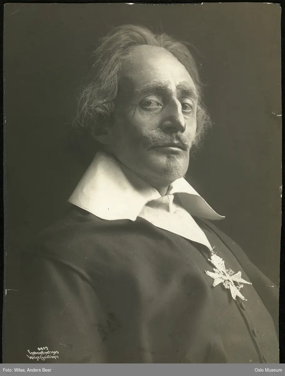 portrett, mann, skuespiller, rollebilde, Kardinal Richelieu i "De tre musketerer", brystbilde, kostyme