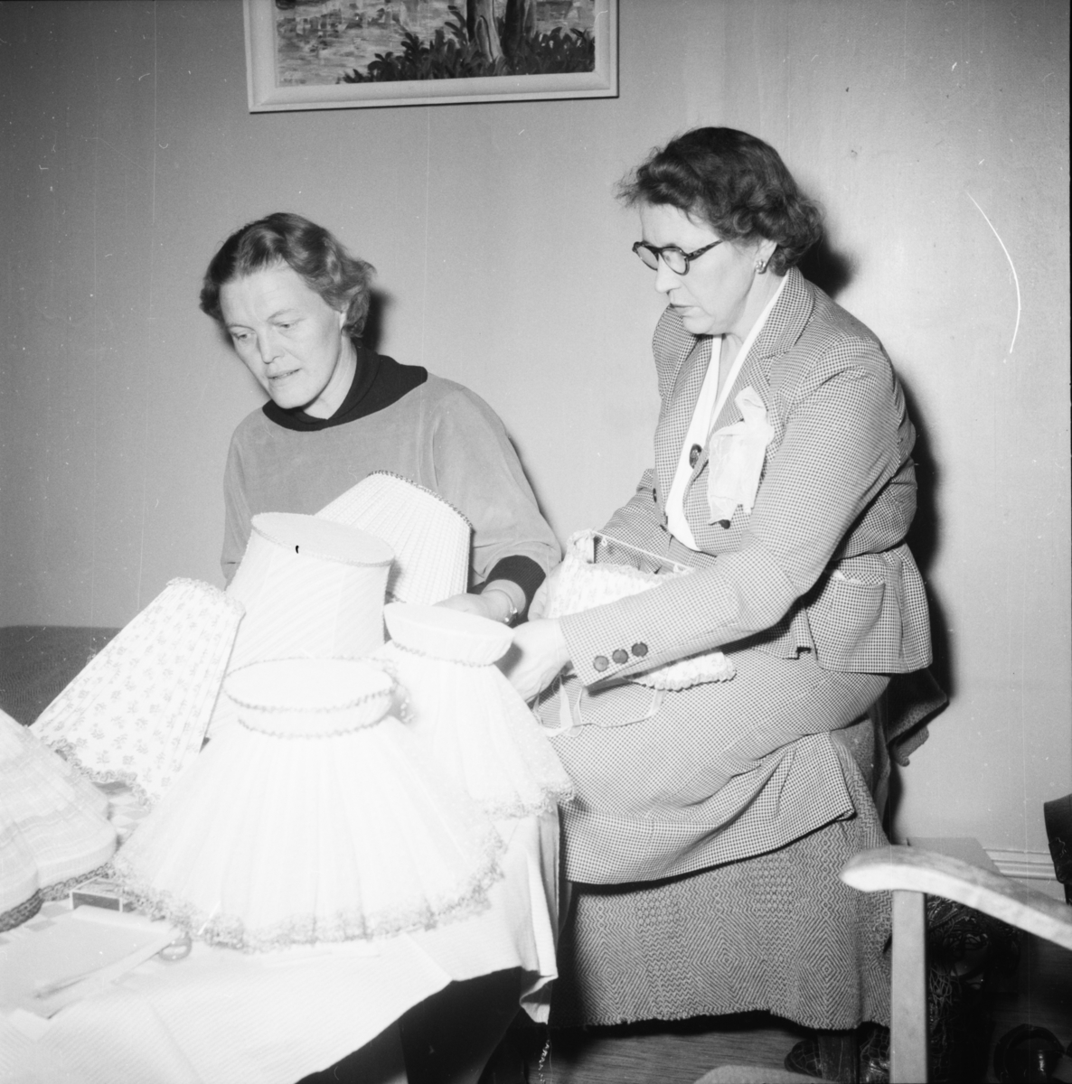 Vardens arkiv. "Fotografert for fru Aksnes på Dag"  17.02.1954
