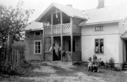 Hus i sveitserstil, trolig nybygg. Bildet ble gitt til Nordm