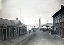 "Kirkealmenningen". Foto fra deler av bebyggelsen i Kirkeall