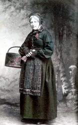 Foto av en ukjent kvinne, muligens fra Øwre eller Johnsensle