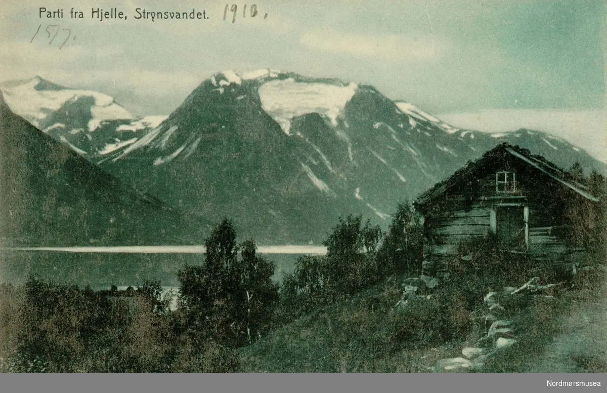 Postkort. "Parti fra Hjelle, Strynsvandet." Foto fra Strynsvatnet, i Stryn kommune. Bildet har påskrevet datoen 1910. Fra Nordmøre museums fotosamlinger. EFR2015