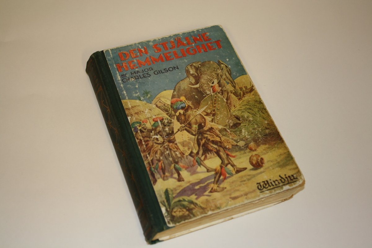 "Den stjålne hemmelighet"av Major Charles Gilson. Såklat "guttebok" utgitt i 1931 på Windju forlag, Oslo.