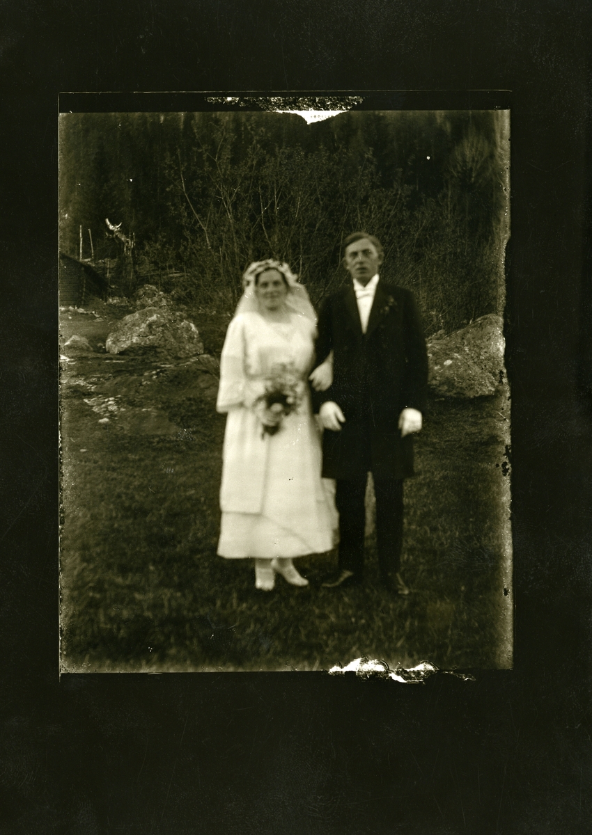 Bryllupsfoto av Engebret og Ingrid Langødegård.