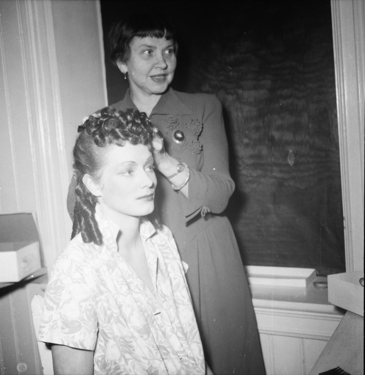 Vardens arkiv. Riksteateret. Premiere på "Den stundesløse" av Holberg. Porsgrunn.  14.01.1954