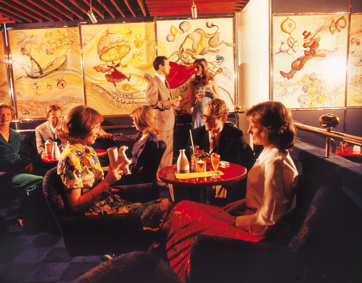 Group no. 60-30-32-76  Picture no. 108754..Hetlands Nightclub, mennesker ved småbord.Hotel Scandinavia, Oslo