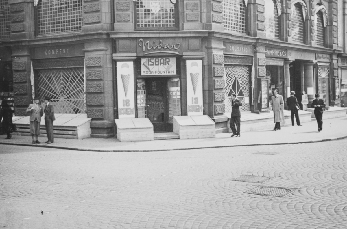 "Nidarhjørnet" i Karl Johans gate 45 i beskyttelsestilstand i mai 1940.