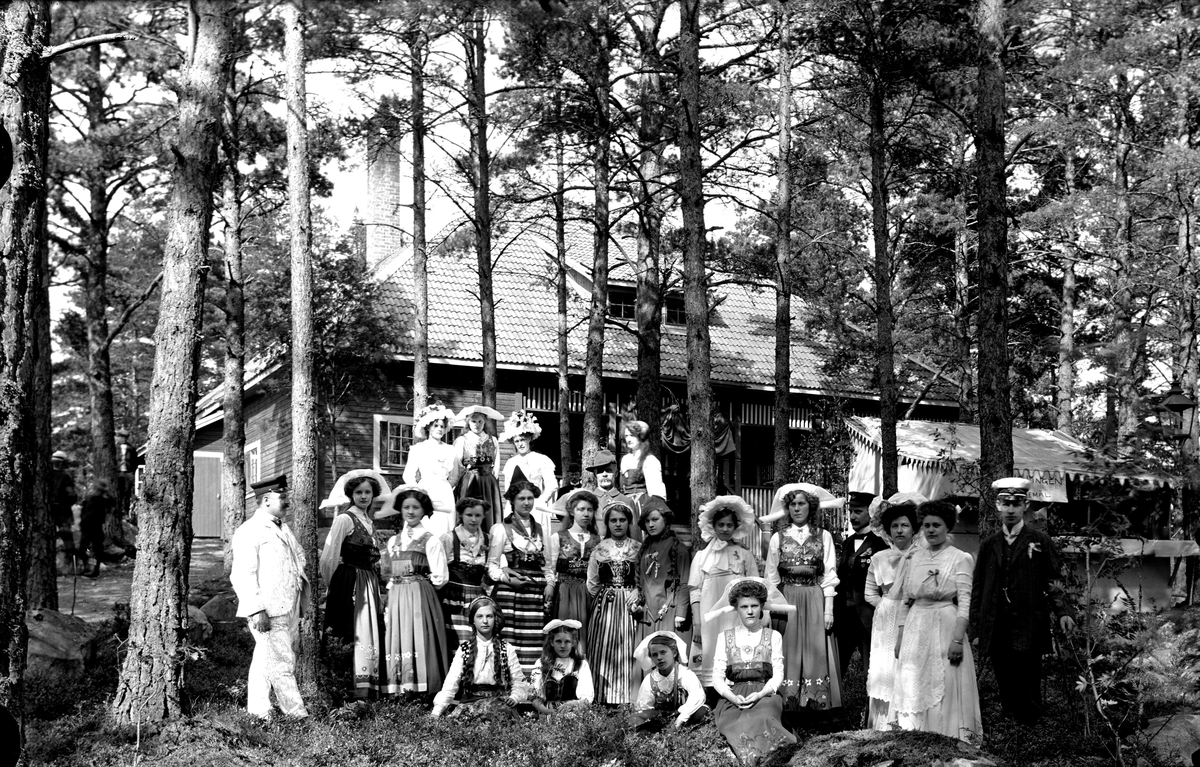Gruppbild, Skyttepaviljongen 1910-tal.
Fotograf E Sörman.