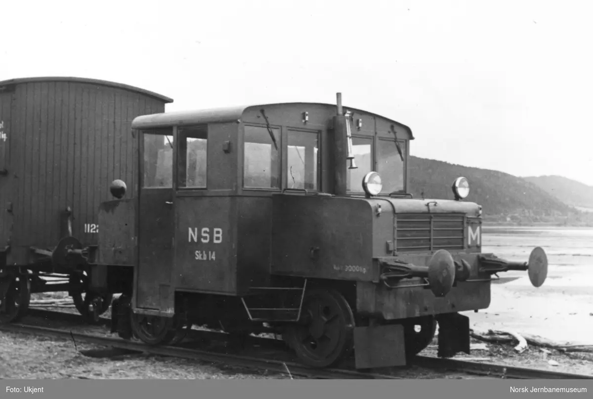 Skiftetraktor type 201 nr 14 på Verdal stasjon