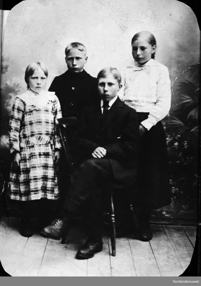 Fra v Odin, Hans og Kristine Pedersen. Alle barn av Hanna D. Arntsen, Kummeren og