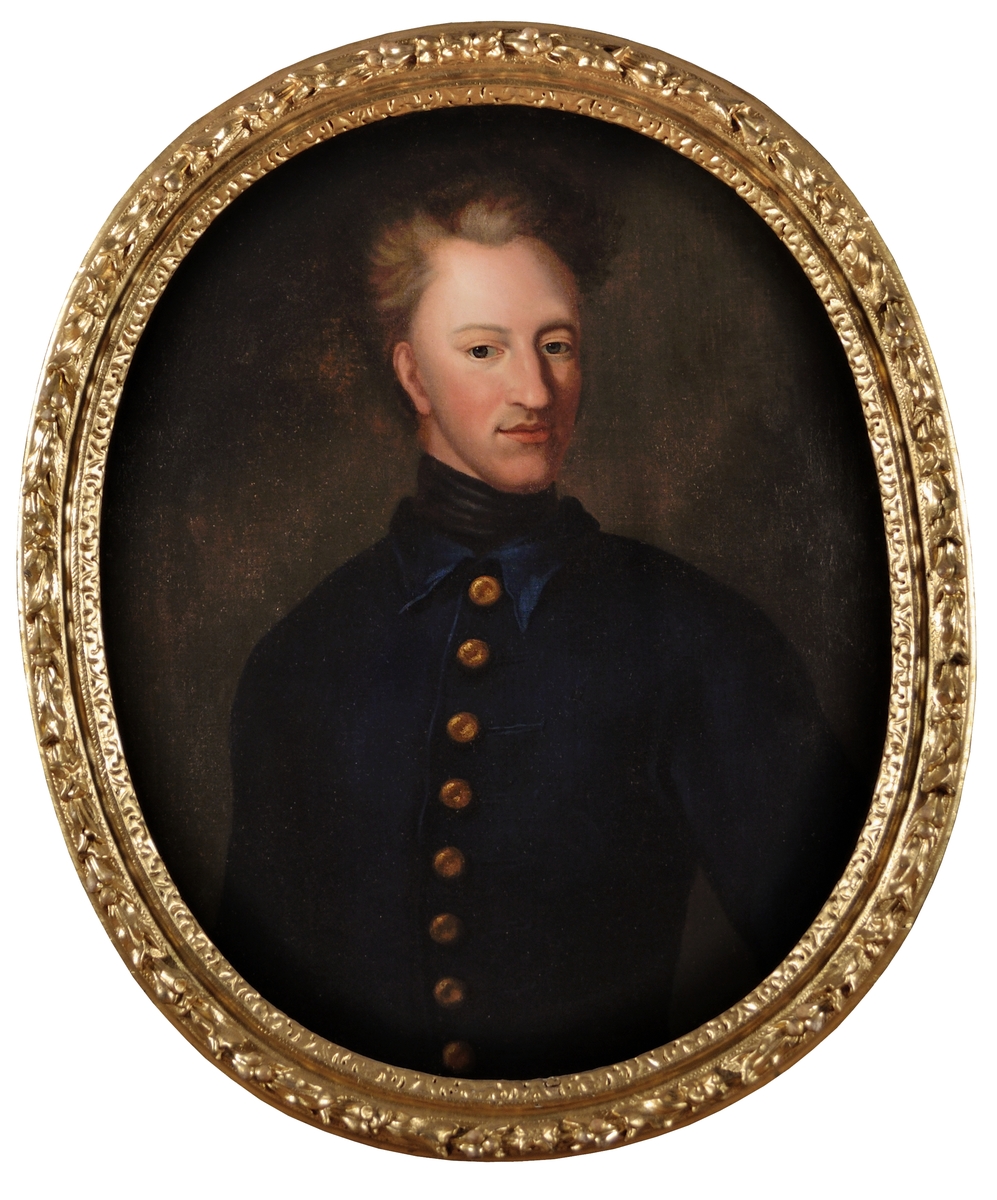 Kung Karl XII i midjeporträtt, oval bild.