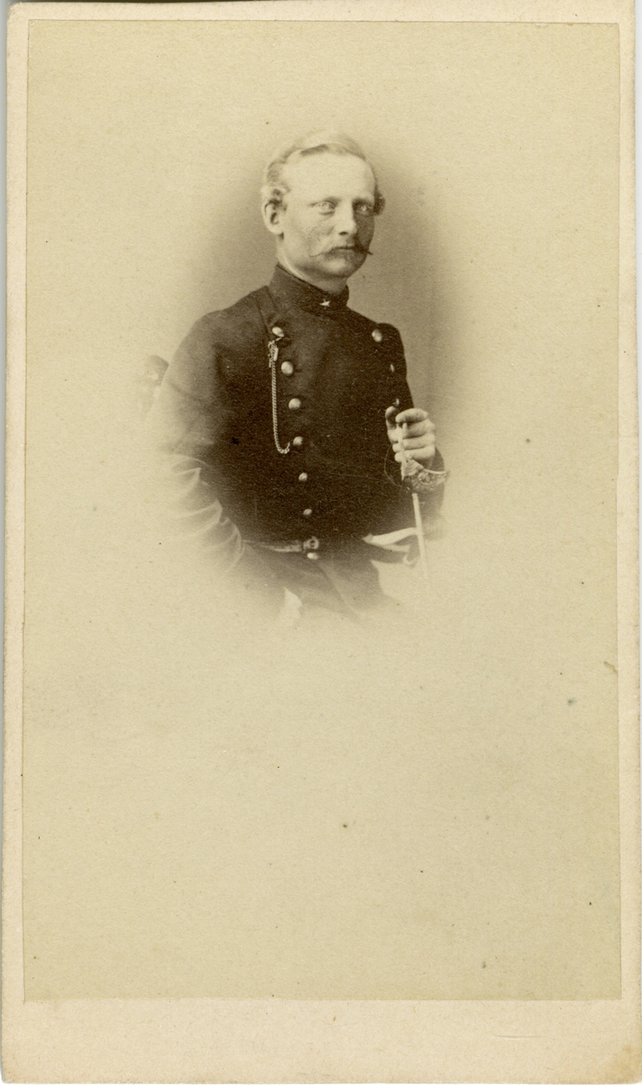 Porträtt av Tage Julius Engelbert Silfverskjöld, underlöjtnant vid Älvsborgs regemente I 15.