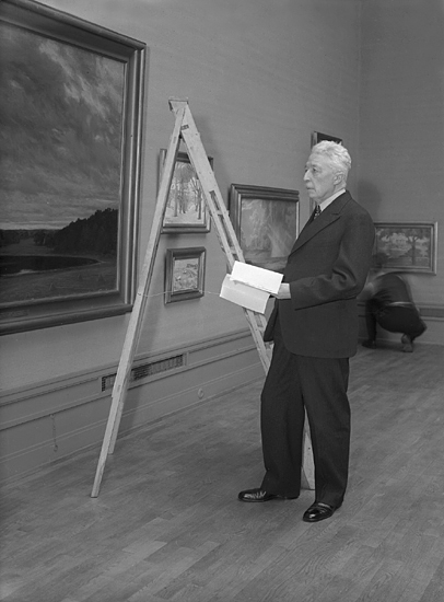 Prins Eugens besök på hans egen utställning på Smålands Museum.
