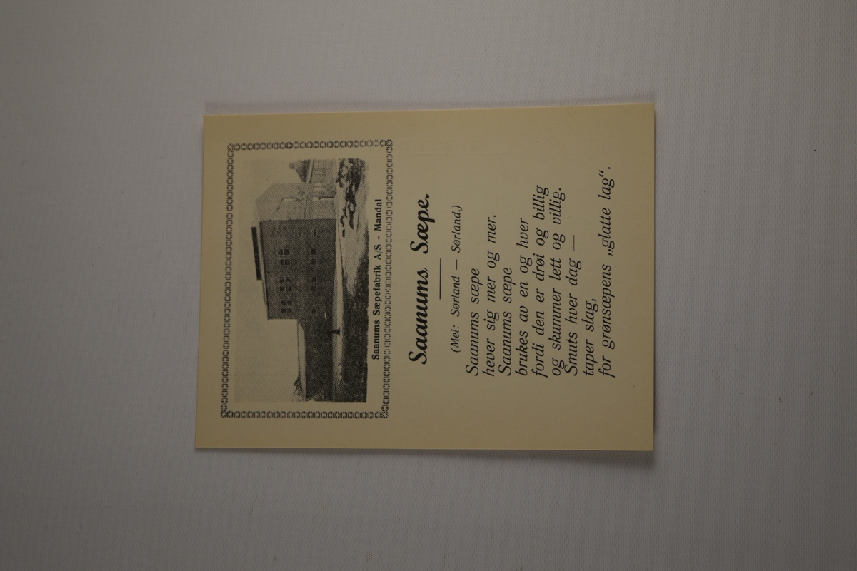 Brevkort fra Saanums Sepefabrikk, med påtrykket sang om fabrikken i sort. Påtrykket bilde av fabrikken øverst i sort/hvitt. Ca 85 stykker.