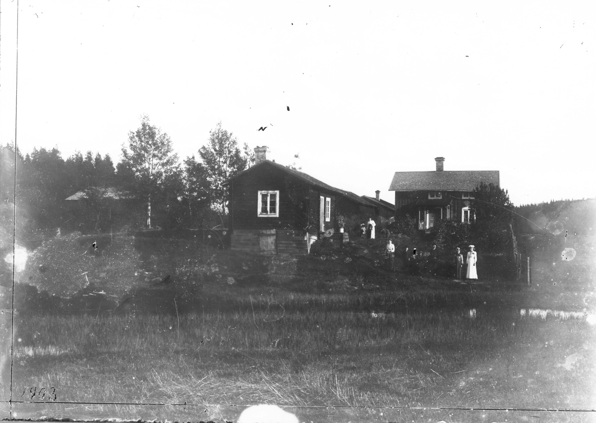 "Björkmans". Gården ligger i Åsveden, som ligger ovanför Hällbo.