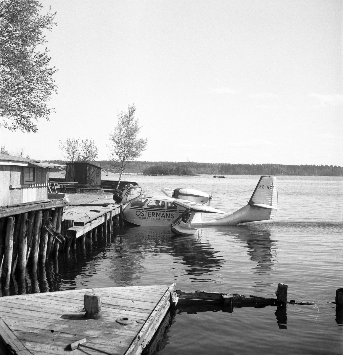 Amfibieflygplan från Stockholm vid Fredriksskans. 4 juni 1951.
Planet är en Republic Seabee.