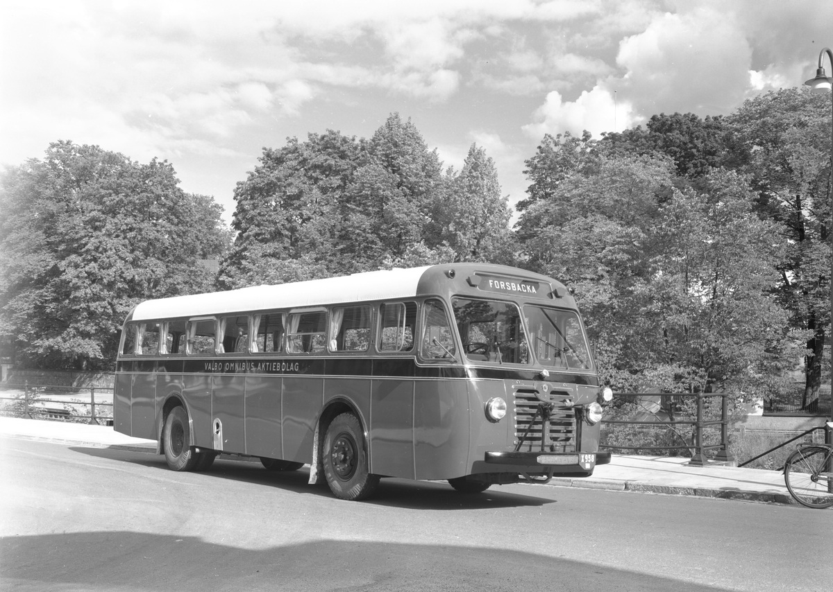 Den 25 juli 1956. Bil & Buss. Forsbackabussen.






