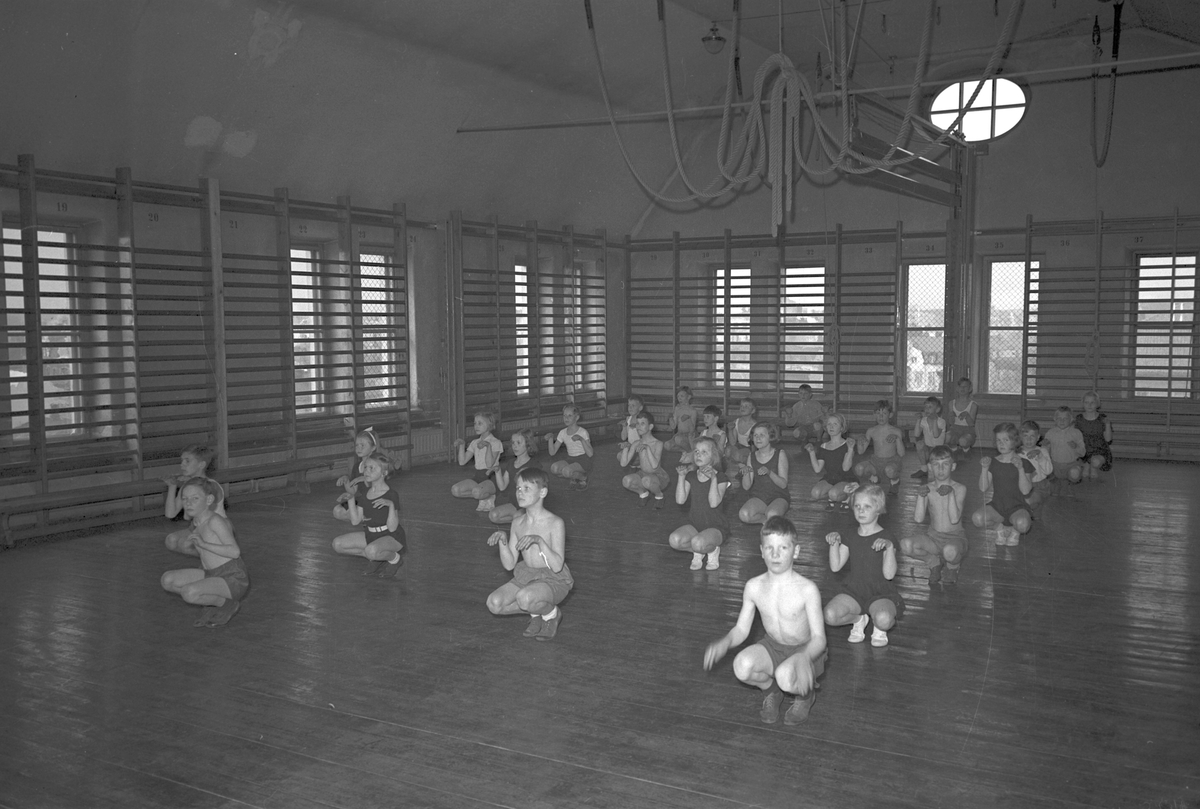 Gymnastiklektion

Maj 1942