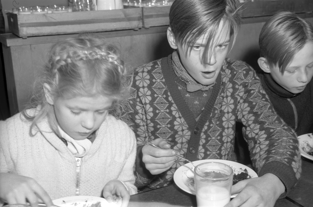 Folkskolornas barnbespisning. Januari 1948. Reportage för Arbetarbladet.