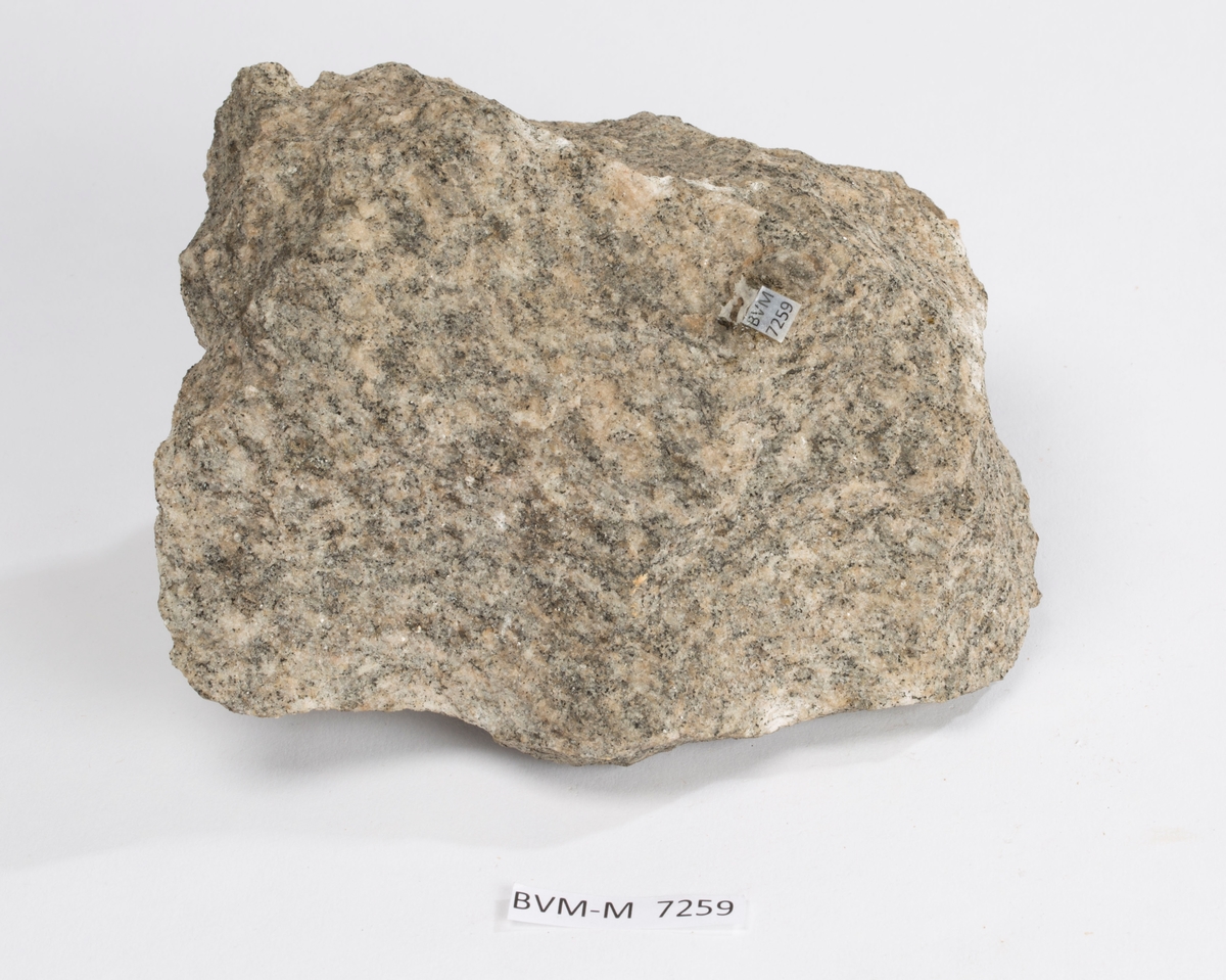 Etikett på prøve:
Granit
Funkelien