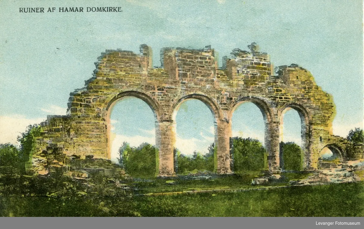 Postkort, prospekt av ruinene fra Hamar Domkirke.