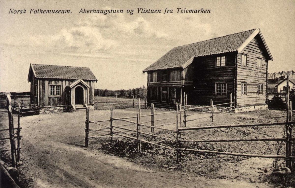 Postkort. Akerhaugstuen og Ylistuen fra Telemark. Telemarkstunet, NF.