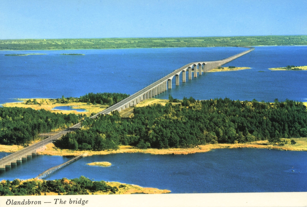 Text (tryckt på vykortets a-sida): "Ölandsbron - The Bridge"
Vykort över Ölandsbron och Svinöbron.